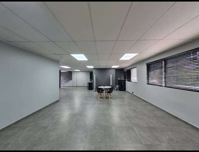 650M² OFFICE FOR SALE IN SUNNINGHILL